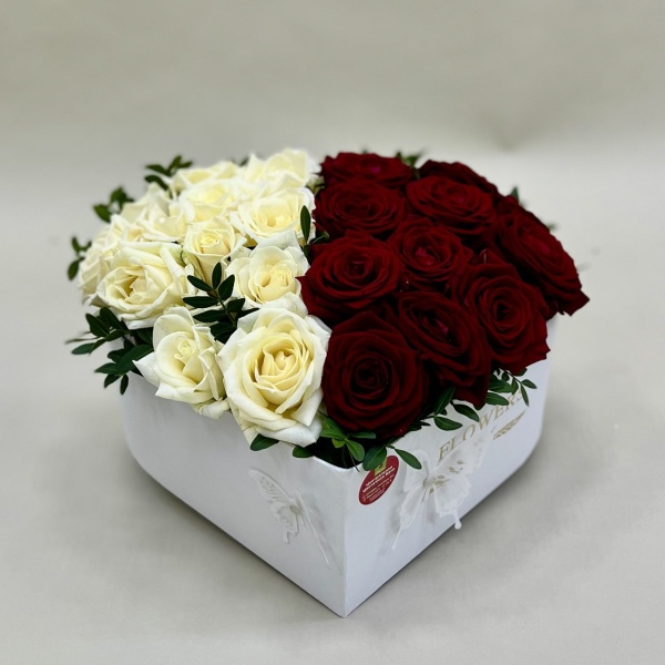 Цветы в коробке Сердце из роз