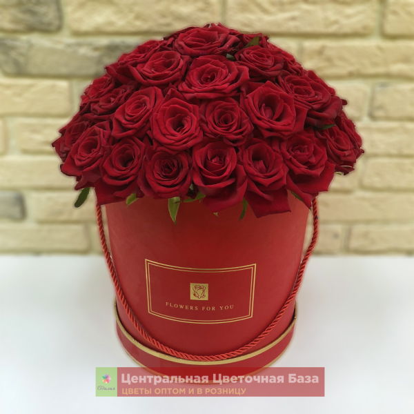 45 красных роз в шляпной коробке