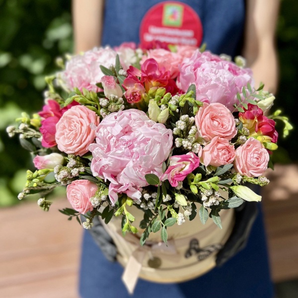 Цветы в коробке Стоп-кадр