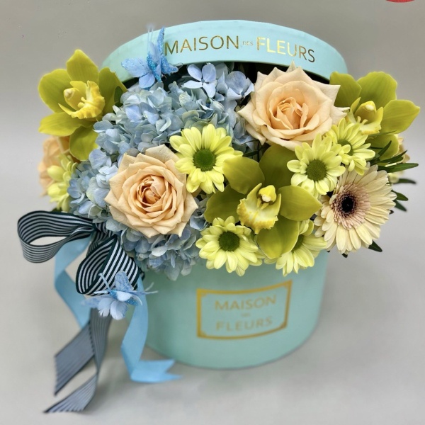 Цветы в коробке Небесное пирожное