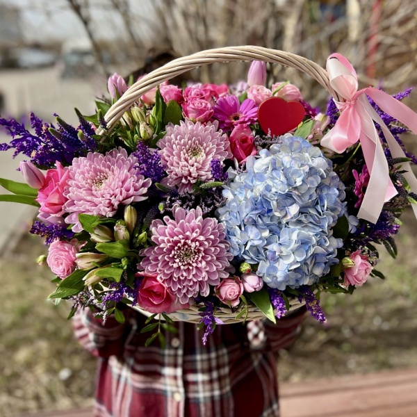 Цветы в корзине Вдох