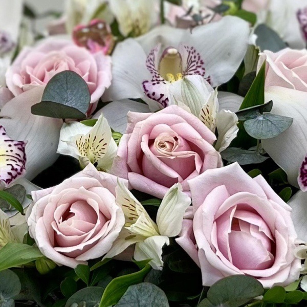 Цветы в корзине Арабеска