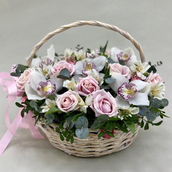 Цветы в корзине Арабеска