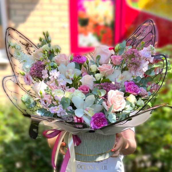 Цветы в коробке Объятия ветра