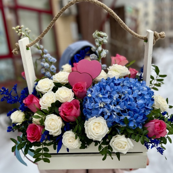 Цветы в коробке Кураж